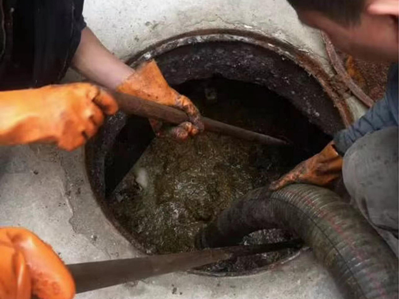 吴堡清理化粪池时如何避免沼气的危害?